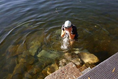 东北老人在海南冬泳时溺水(东北老人在海南冬泳时溺水视频)